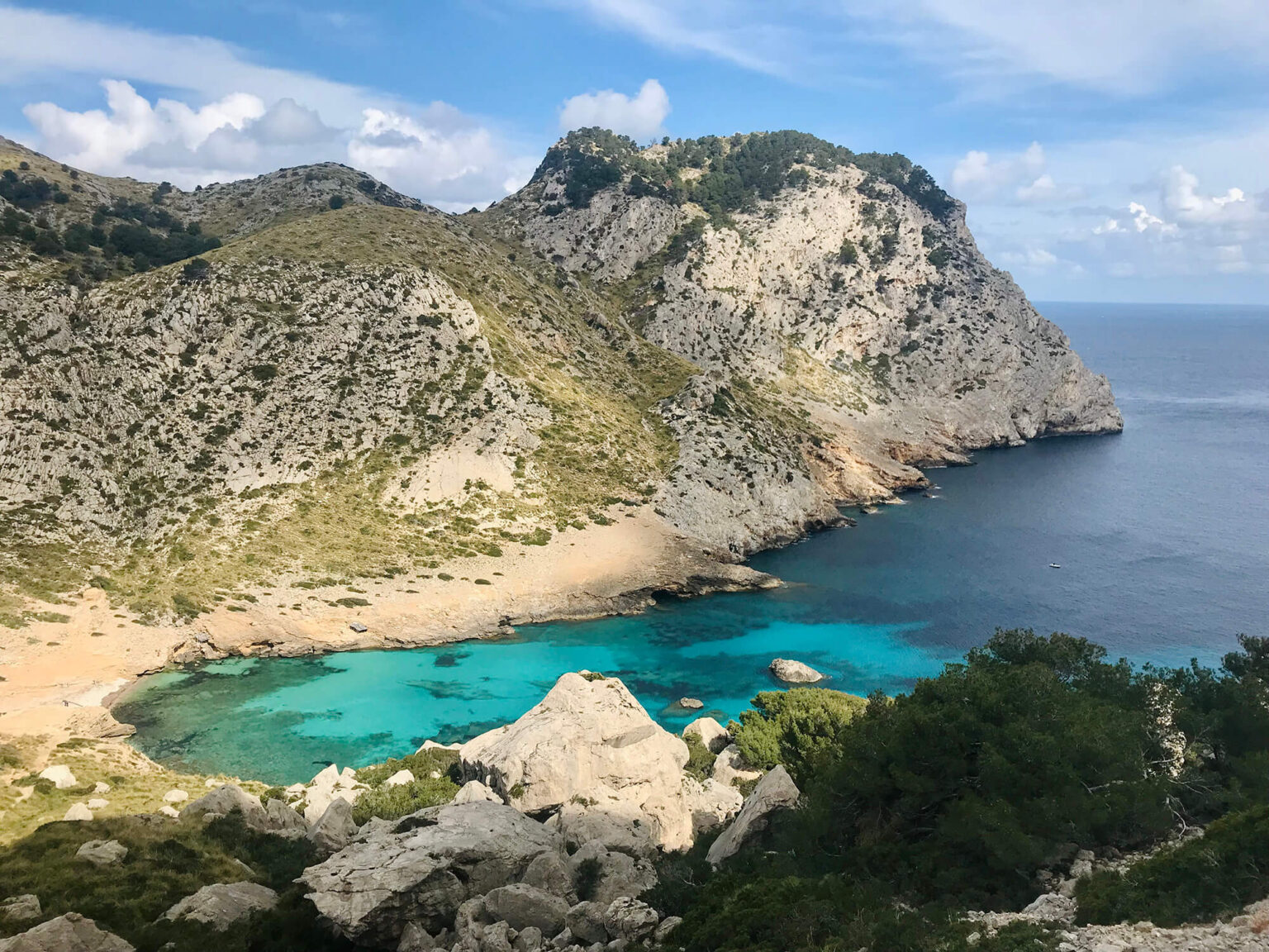 Hiking adventures and best spots to visit around Mallorca.