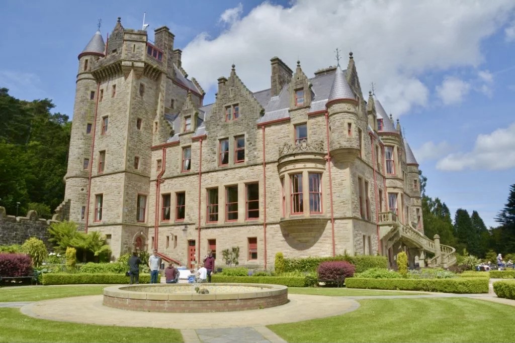 Visit 10 most beautiful castles in Europe.