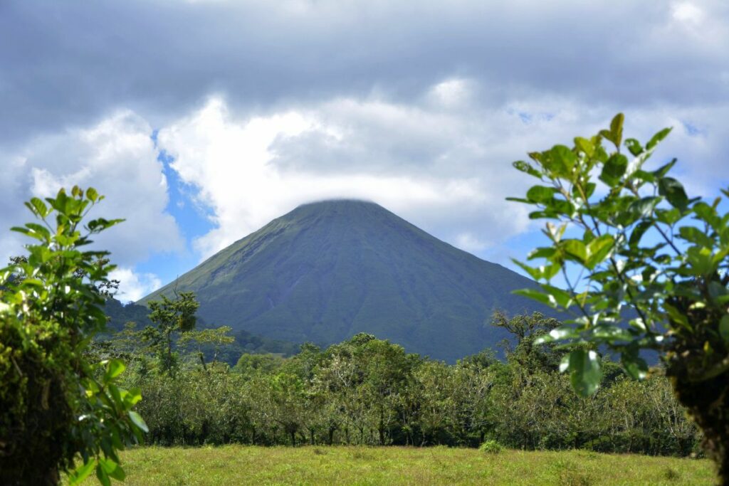 Hiking Cerro Chato without a tour guide