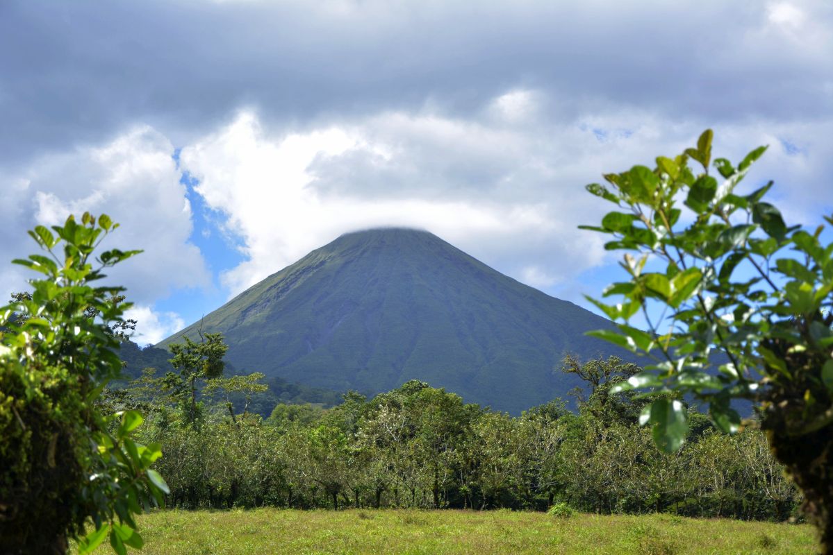 Hiking Cerro Chato without a tour guide