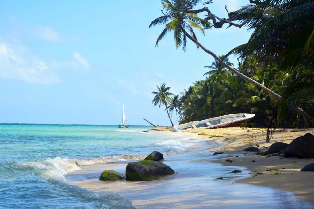How to get to Little Corn Island in Nicaragua?