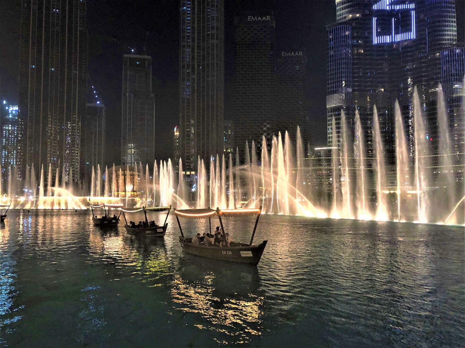 Dubai Fontaine Show - Things To Do In Dubai – 3 Day Itinerary for holidays of your life!
