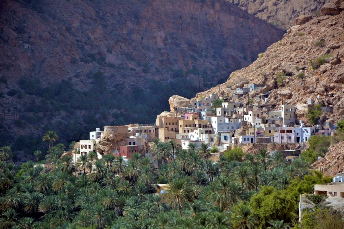 Hiking to Wadi Tiwi - canyoning in Oman