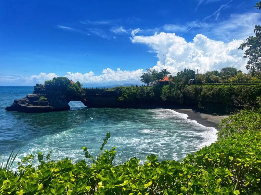 Discover 10 incredible places to see in Bali island - Tanah Lot