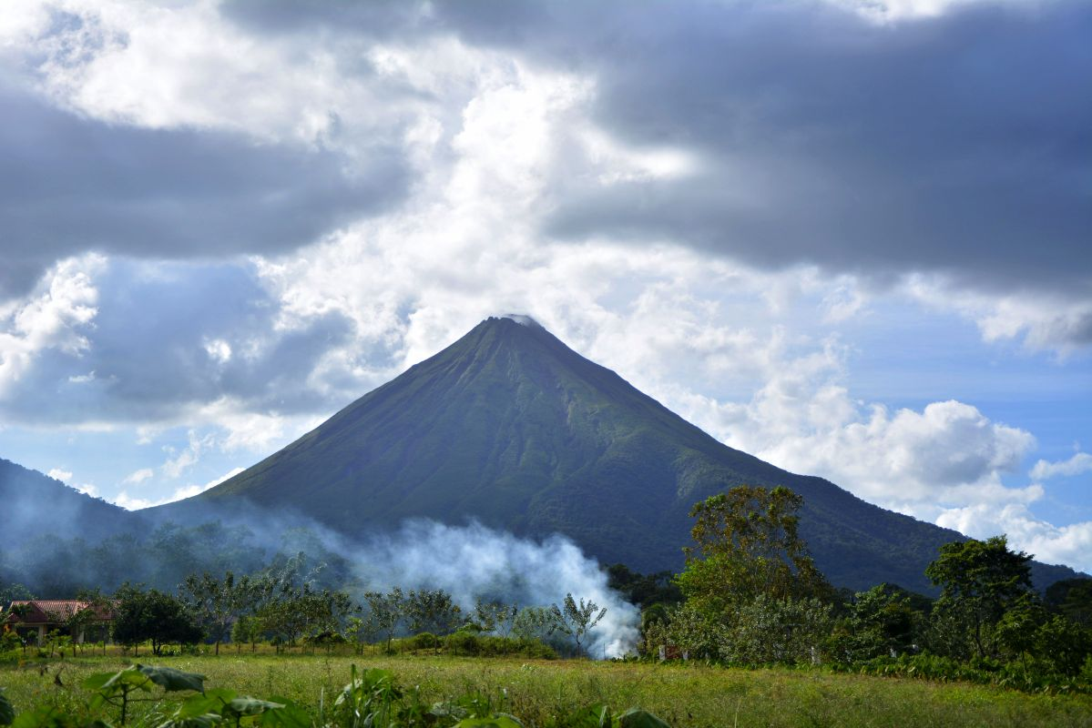 Best hiking trails in Cost Rica -Arenal Volcano.