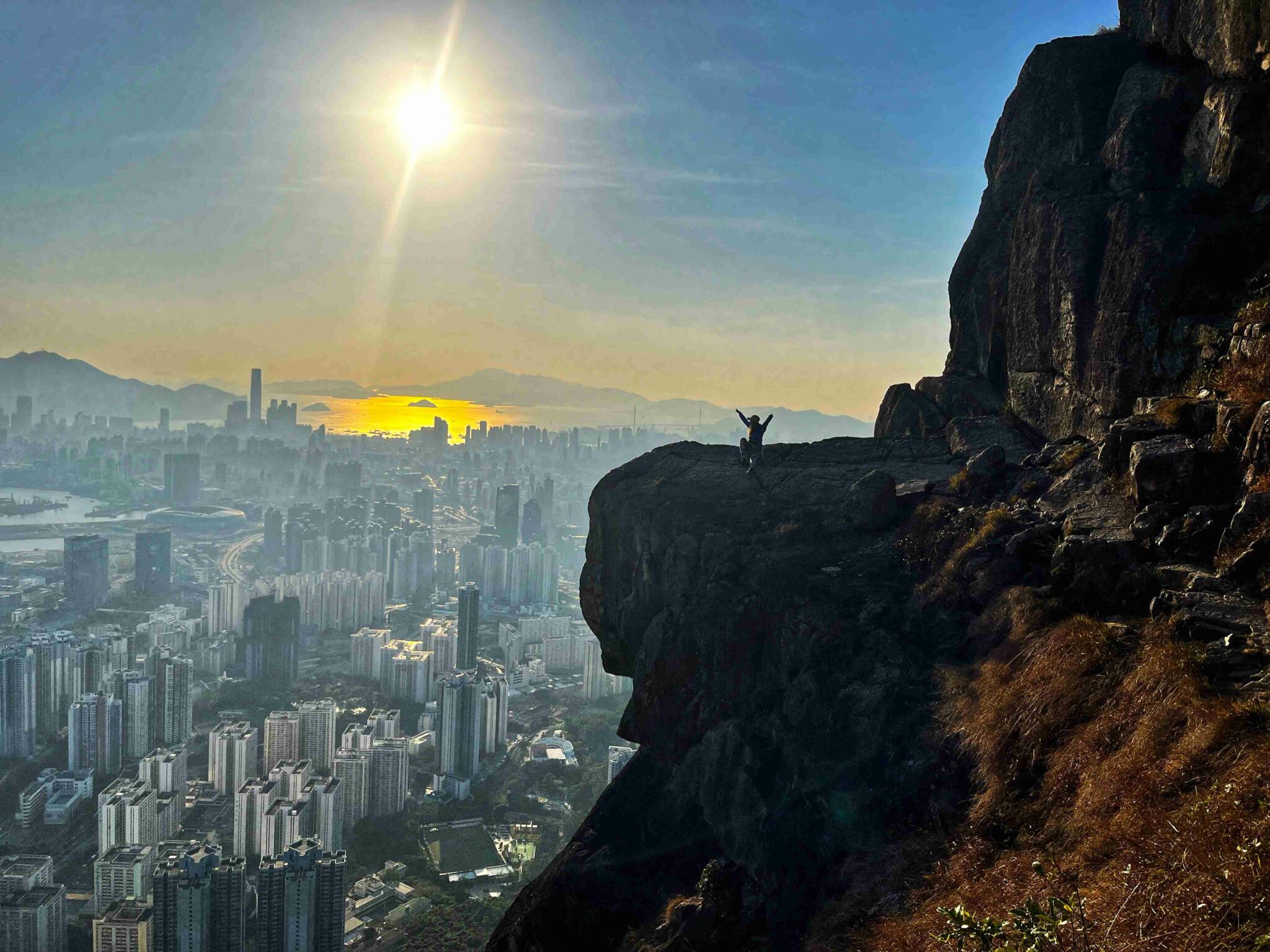 Scary trails – Hiking Kowloon Peak and Suicide Cliff over Hong Kong.