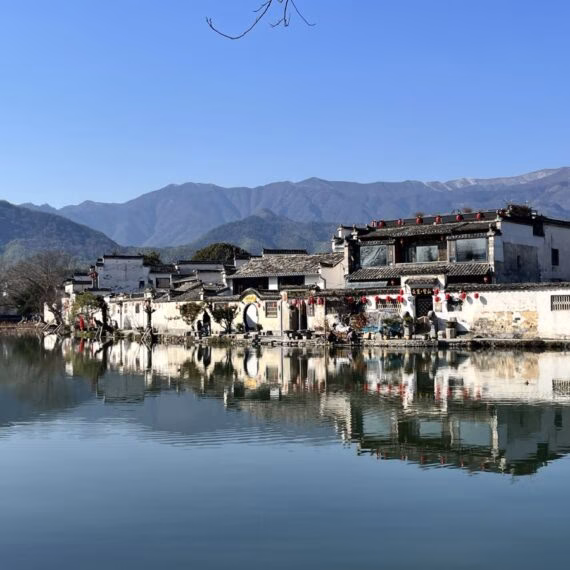 How to get to Hongcun Ancient Village near Huangshan in China.