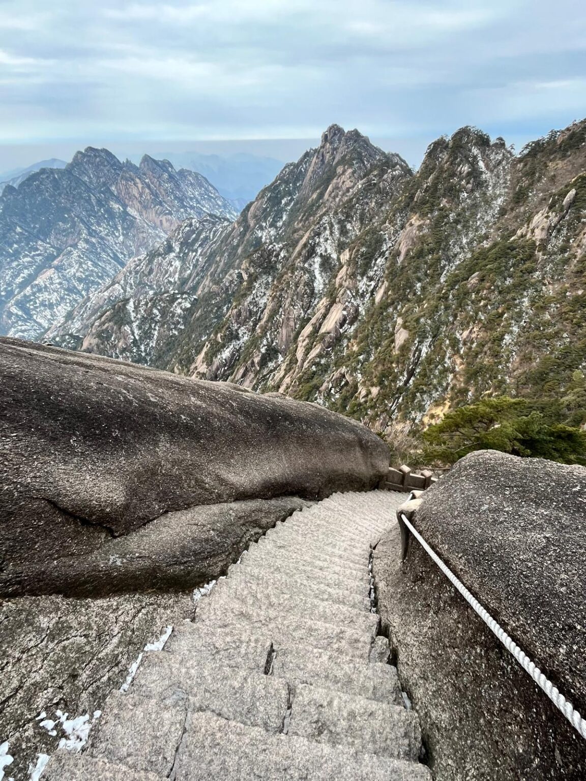 Hiking Huangshan Mountains - Avatar Yellow Mountains Scenic Area in ...