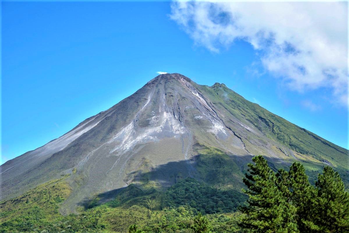 Top adventurous things to do in La Fortuna Costa Rica the amazing volcano hiking hub!