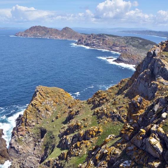 How to get to Cies Islands?