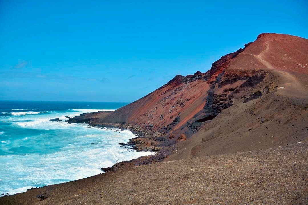 8 magnificent volcano hikes in Lanzarote.