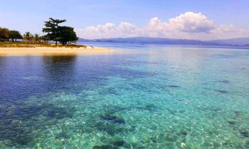 Kanawa Island paradise beach in Indonesia.