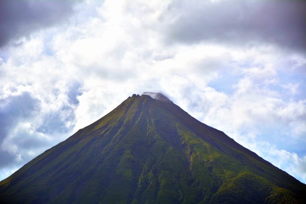 Top adventurous things to do in La Fortuna Costa Rica the amazing hiking hub.
