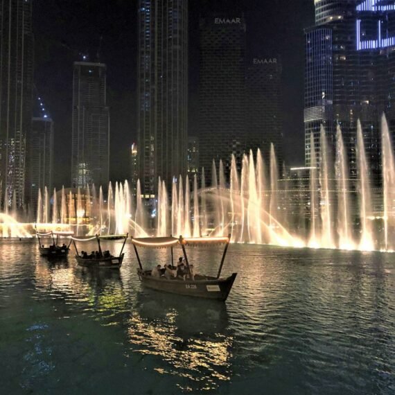 Dubai Fontaine Show - Affordable 3 Day Dubai itinerary for holidays of a lifetime!