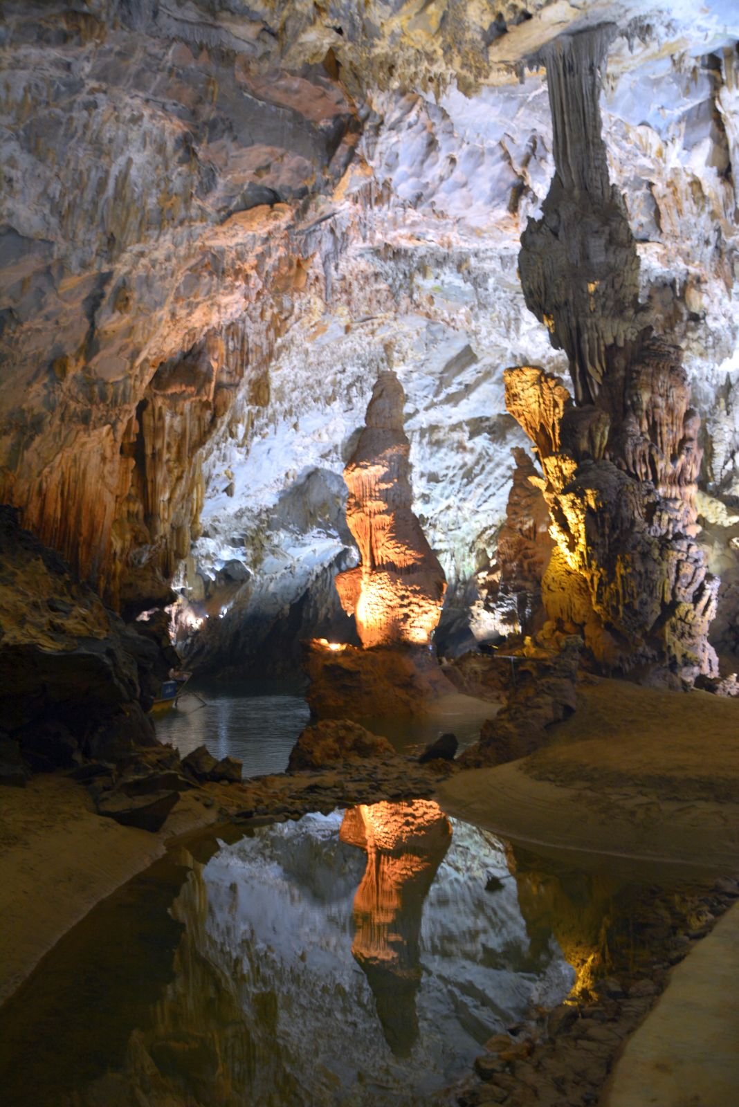 Complete travel guide to Phong Nha Cave in Vietnam (Ke Bang National Park) the biggest caves in the world.
