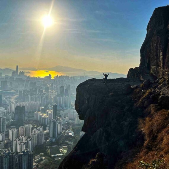 Scary trails – Hiking Kowloon Peak and Suicide Cliff over Hong Kong.