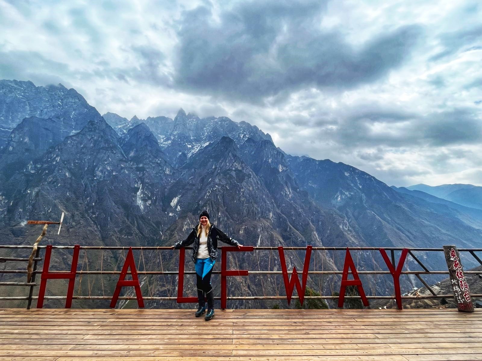 Complete guide on hiking Tiger Leaping Gorge – a gateway to the Tibetan plateau.