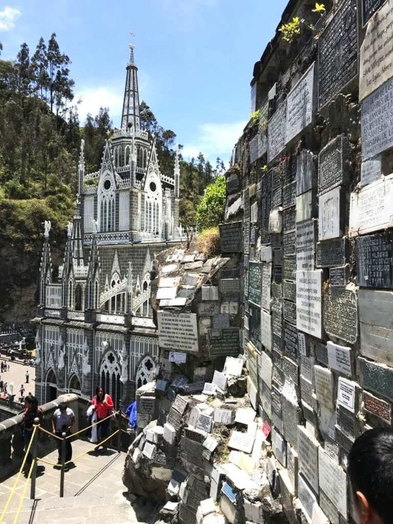 Everything you need to know on how to get from Colombia to Ecuador by land border in Ipiales.