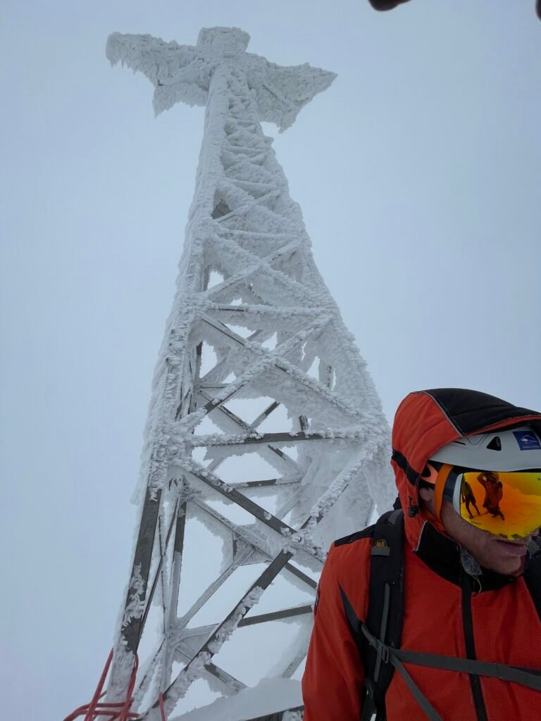 Full guide on Giewont hike in Zakopane in Tatra Mountains.